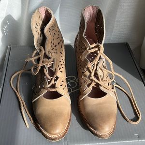 Miss Macie Waitin’ on Friday leather lace-up ankle bootie